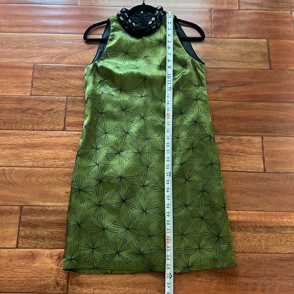 London Times Retro Green Shimmer Dress with beaded neckline Size 8 - Picture 7 of 7